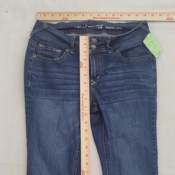 Wallflower Dark Wash 9 reg Curvy Fit jeans #skinnyjeans - Picture 5 of 7